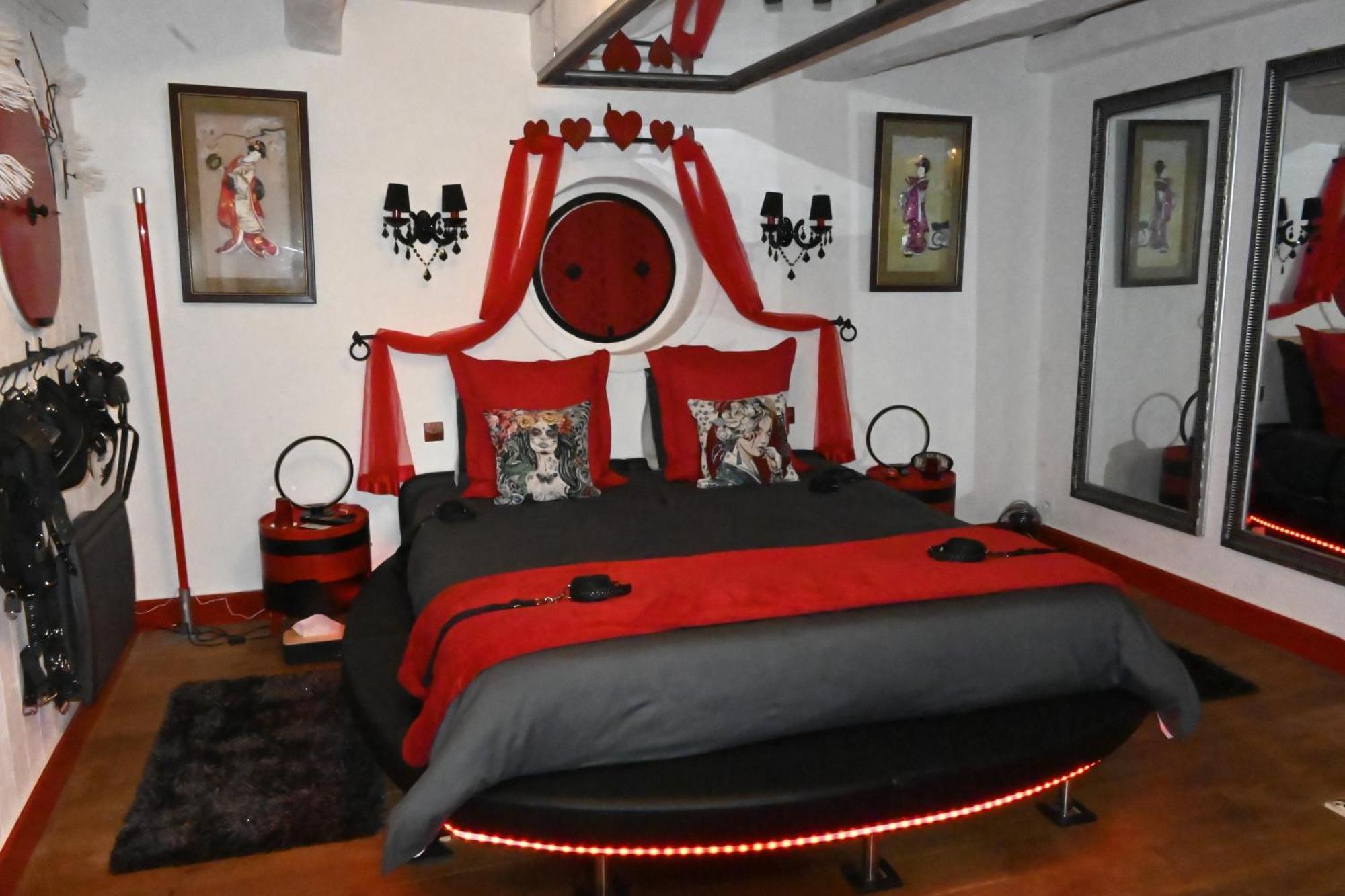 Love Room Donjon Dol In Love Bdsm Dol-de-Bretagne Exterior photo